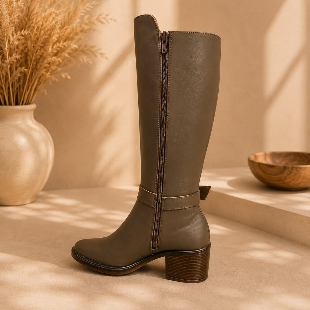 Bota Larga de Piel Café para Mujer con Tacón