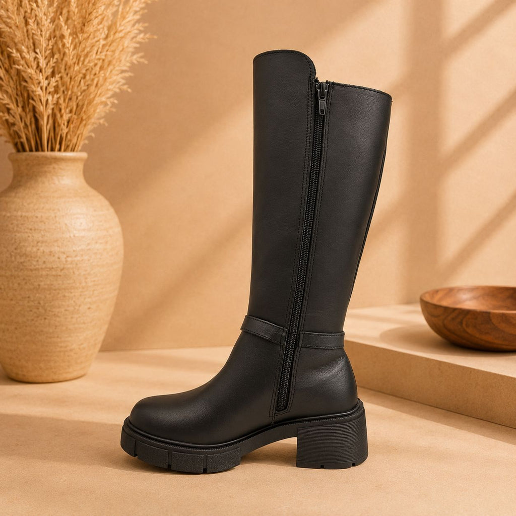 Bota Larga de Piel Negra para Mujer con Tacón