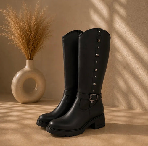 Bota de piel Negra con estoperoles para mujer