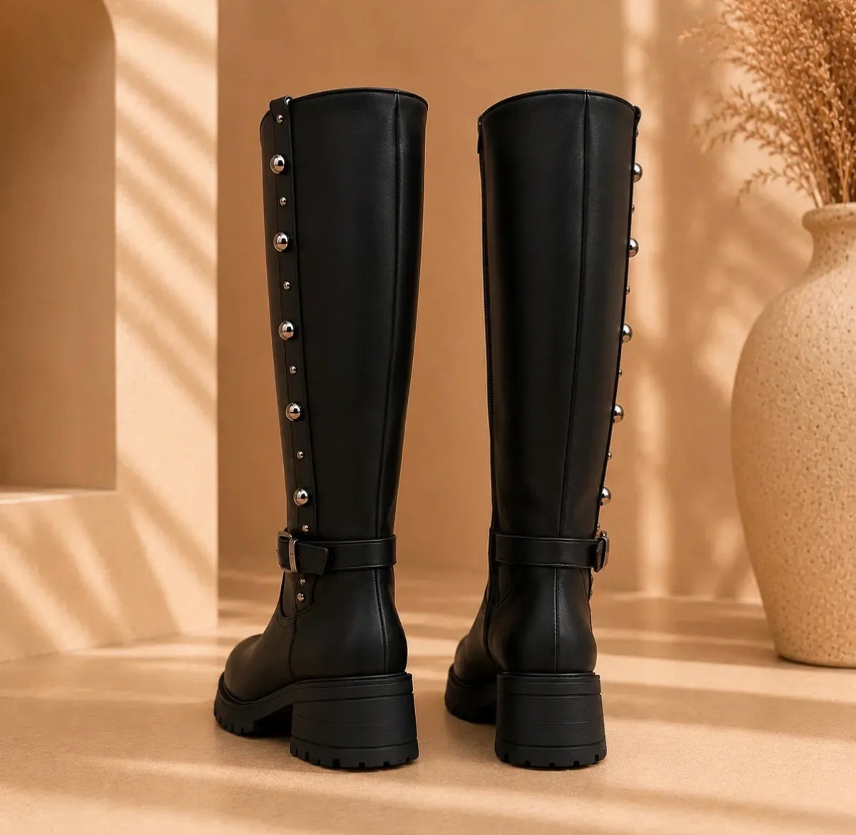 Bota de piel Negra con estoperoles para mujer