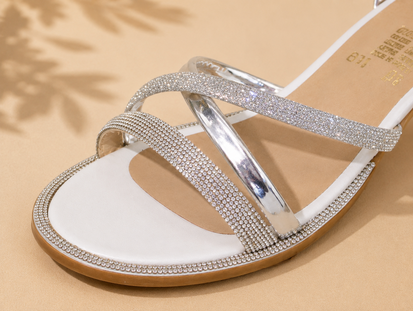 Sandalia Blanca Para  Niñas con tiras de brillos elegantes
