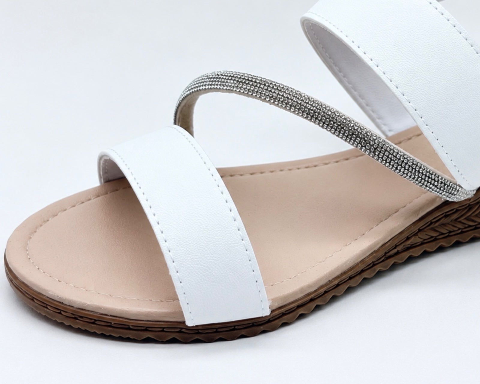 Sandalias Para Mujer  Blancas Con Detalle En Brillos  hermosas y  perfectas para esta temporada